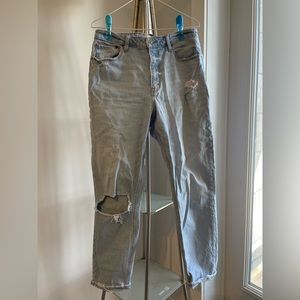 Abercrombie & Fitch - Mom Jeans - Light Wash - Size 8/10 - Distressed
